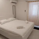 Apartments Lumbarda *
