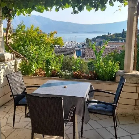 Apartments Lumbarda *