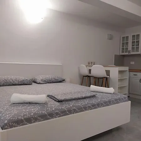 Apartments Lumbarda لومباردا