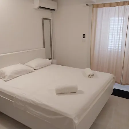 Apartments Lumbarda *