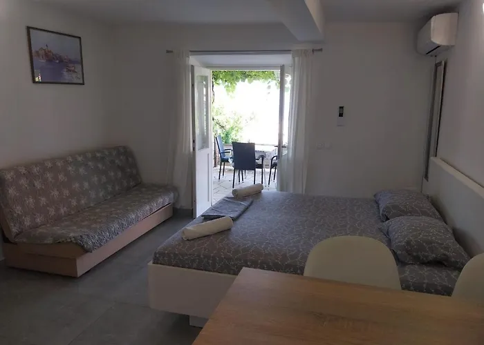 Apartments Lumbarda *